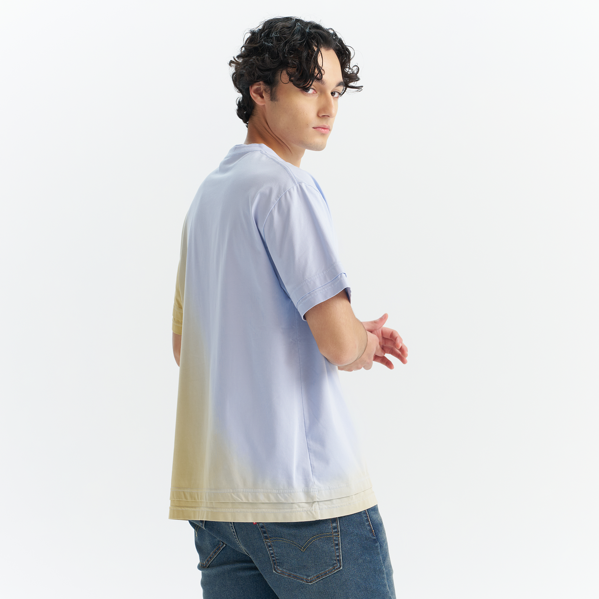 Levi's® Men's Classic Small Logo Gradient T-Shirt - Image 3