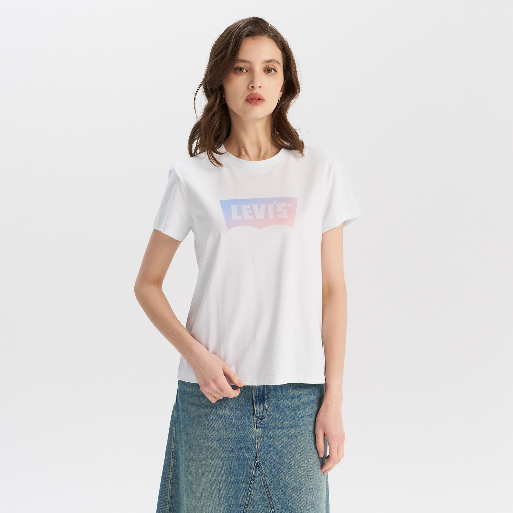 Levi's? Women's Gradient Logo Crew Neck T-Shirt - Image 2