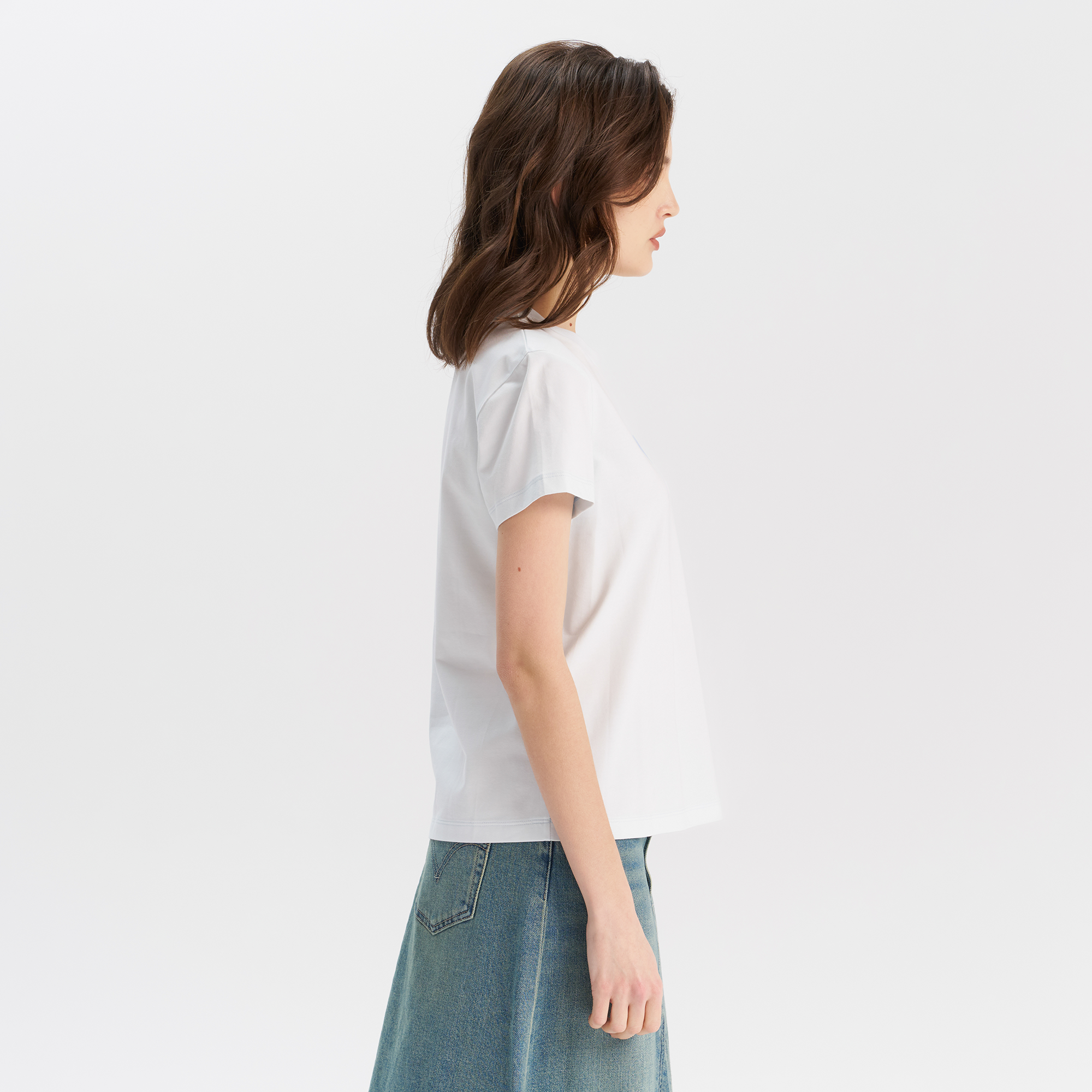 Levi's? Women's Gradient Logo Crew Neck T-Shirt - Image 4
