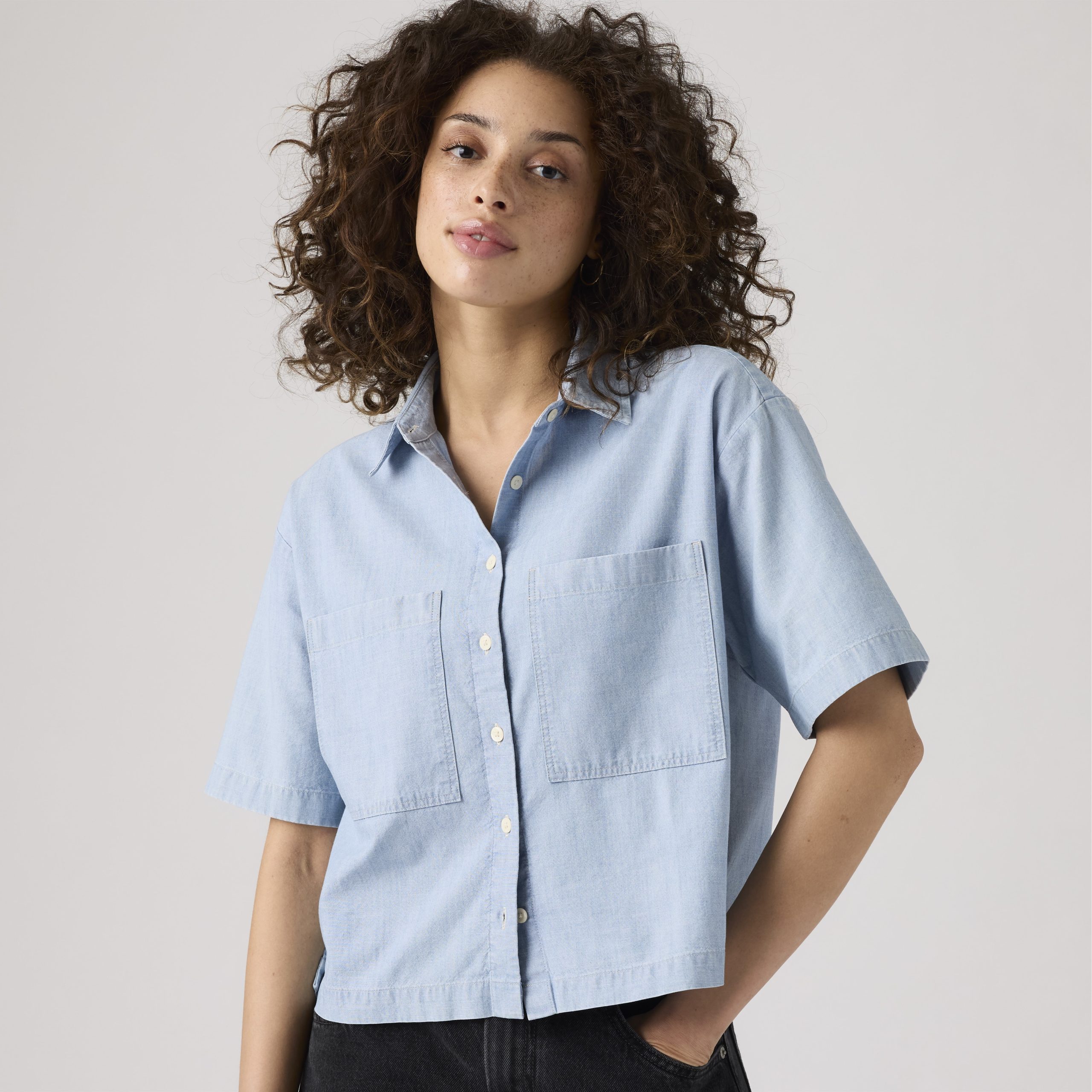 Levi's® Women's Harlie Short-Sleeve Cropped Shirt - Image 3