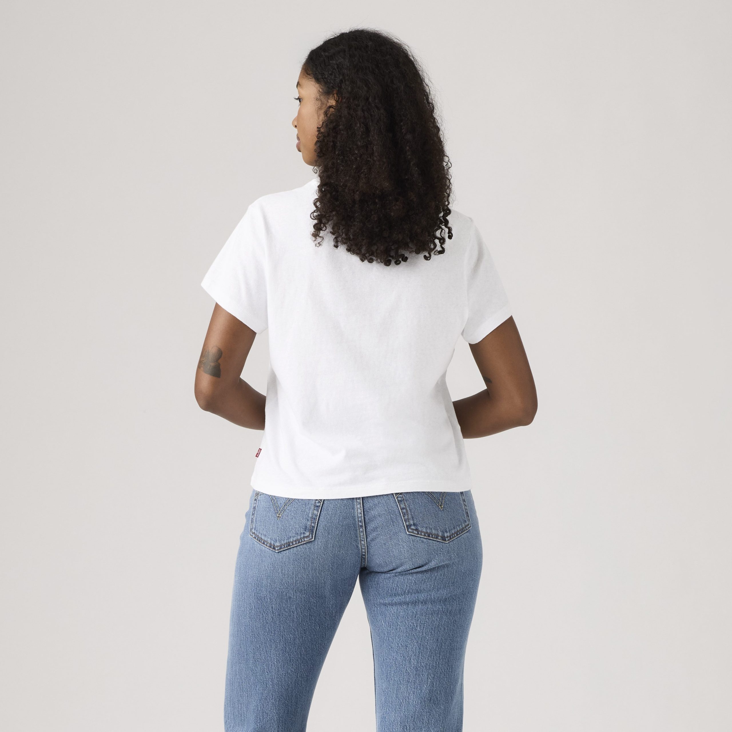 Levi's? Women's Graphic Classic Tee - Image 4