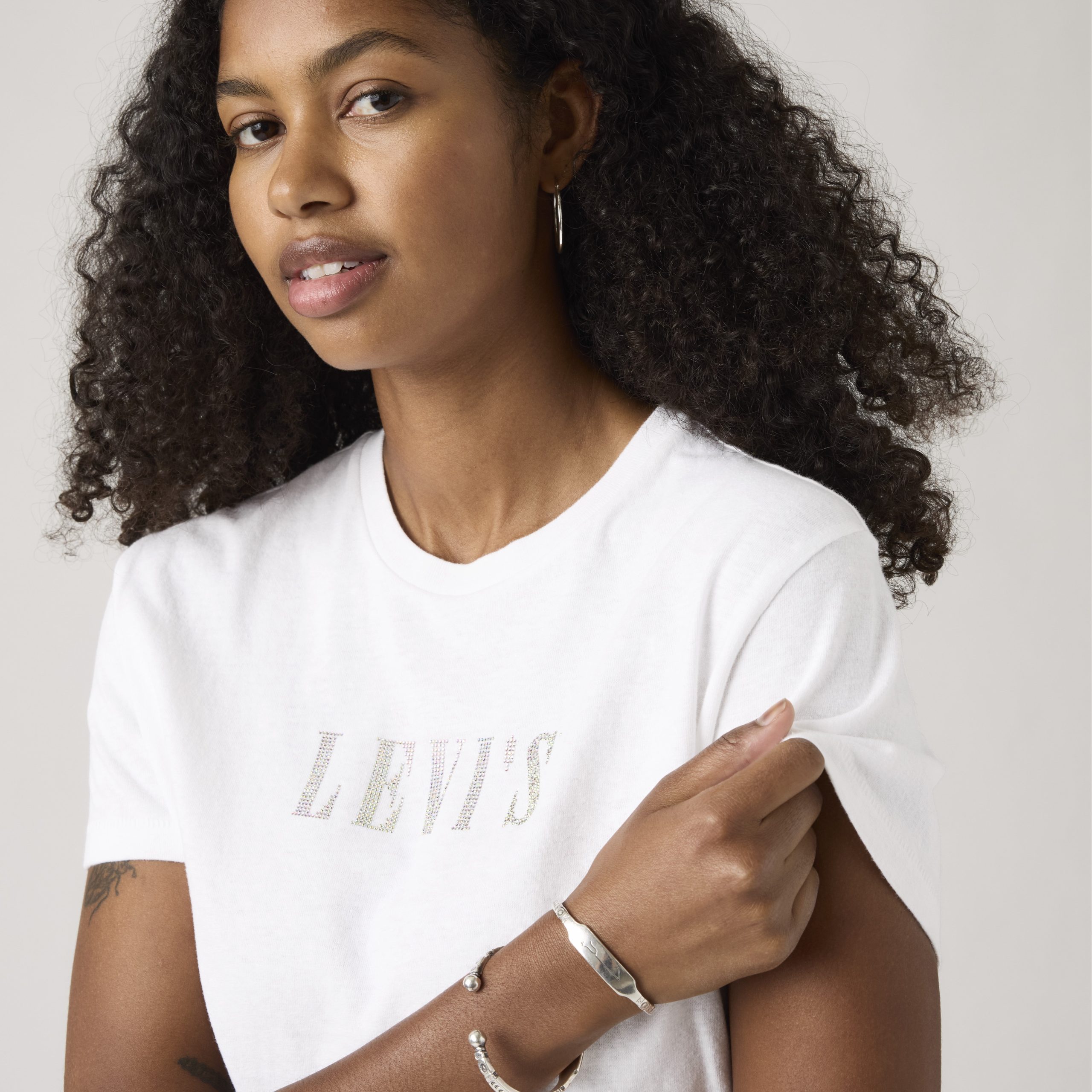 Levi's? Women's Graphic Classic Tee - Image 2