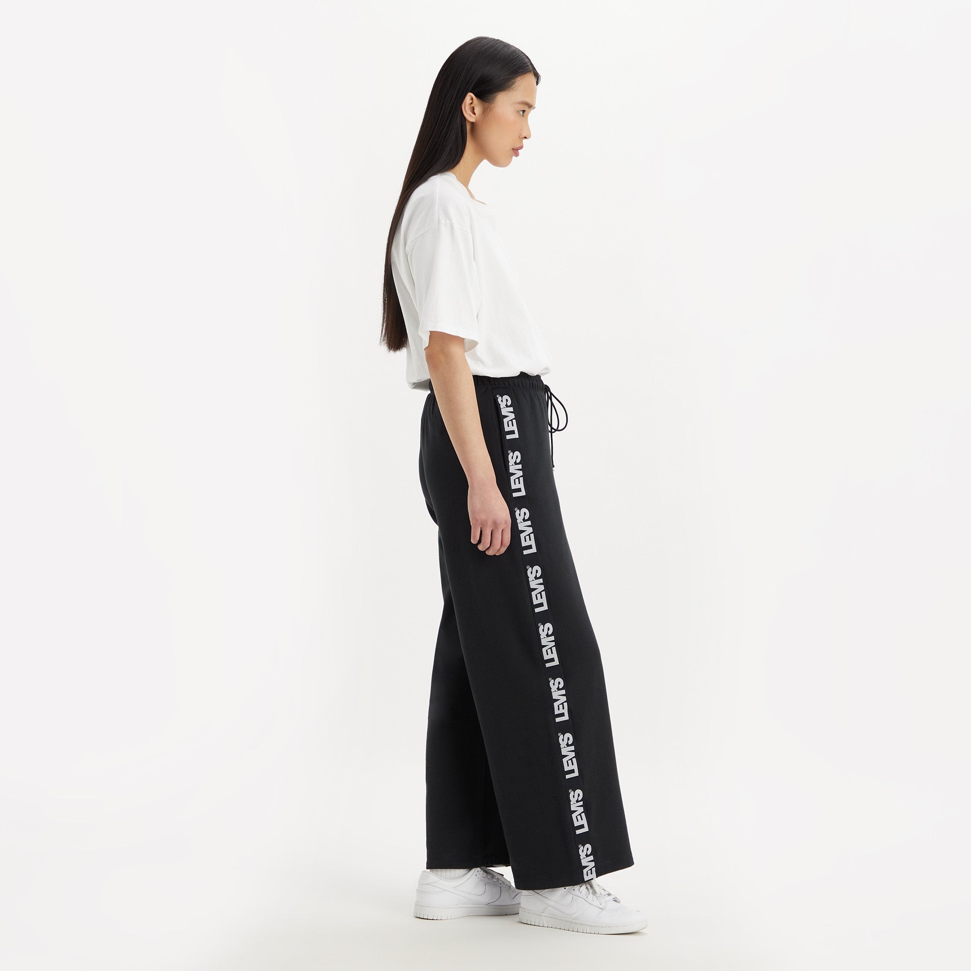 Levi's? Women's Graphic Low Rider Sweatpants - Image 4